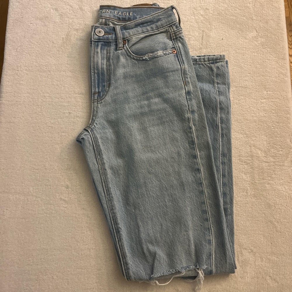 American Eagle Outfitters 90’s straight high waisted jeans